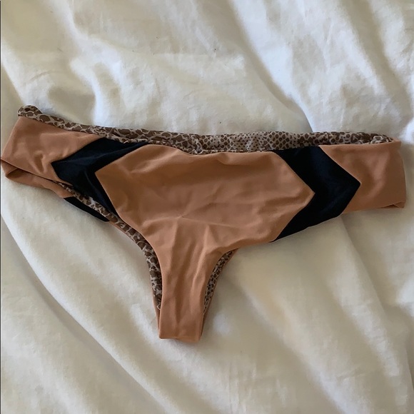 Acacia bottoms. Only worn a handful of times - Picture 2 of 3